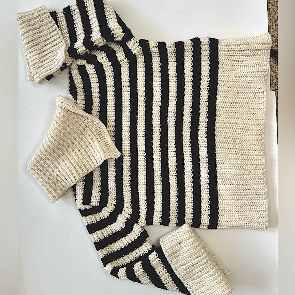 Cropped stripe open turtle neck long sleeve sweater no size label fits XS